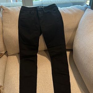 Universal thread black mid rise skinny jeans - holes in knees